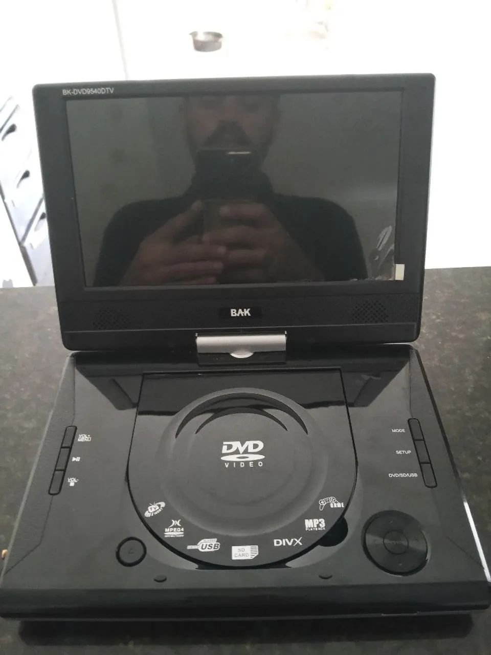 DVD Play portátil com função TV digital e videogame 