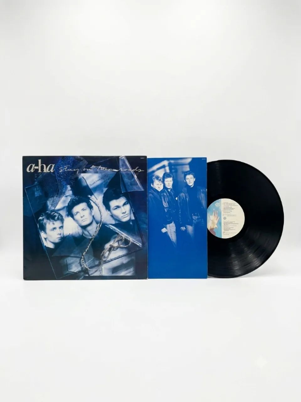 Disco de vinil A-ha - "Stay On These Roads", lançado em 1988