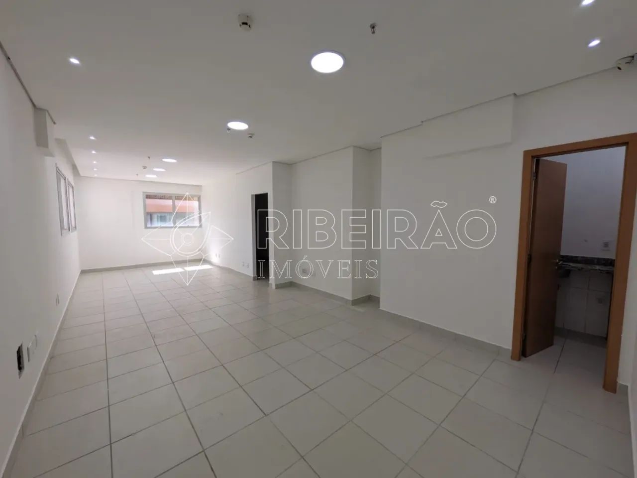 Sala comercial de 58m² para locação no Jardim Botânico