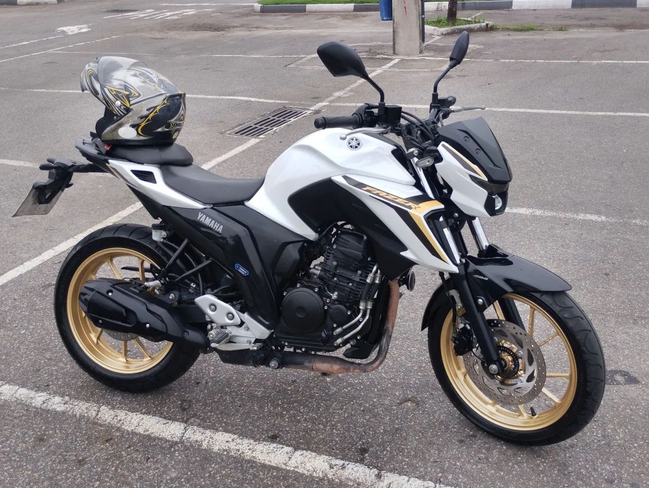 FZ25 250 cilindrada 