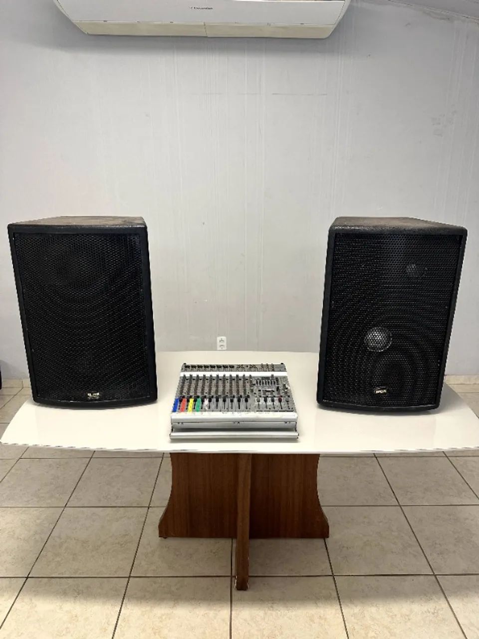 Som Profissional com 2 Caixas de Som + Mesa de Som Amplificada