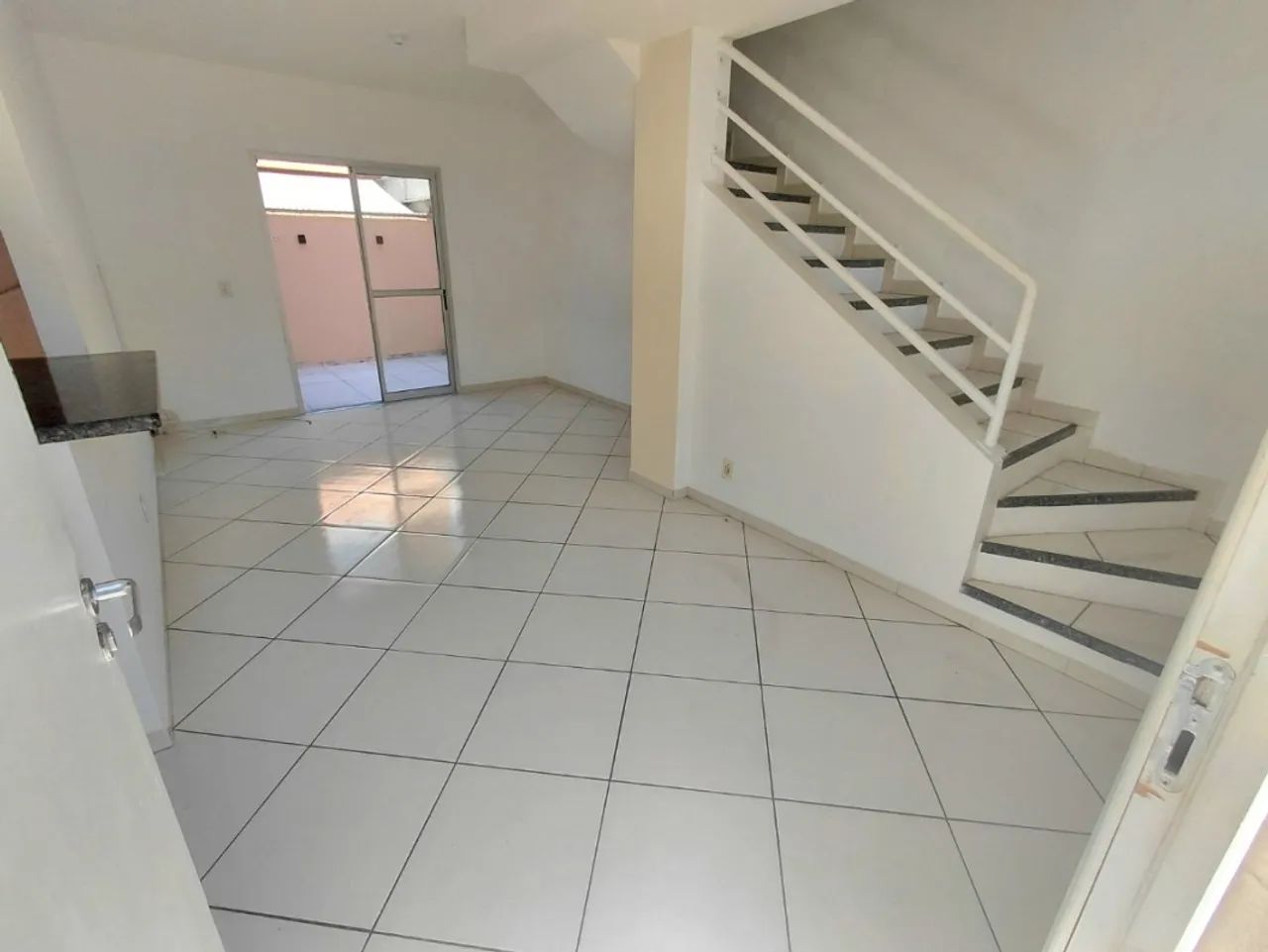 Casa de Condomínio com 3 quartos para alugar em Serra - Foto 4