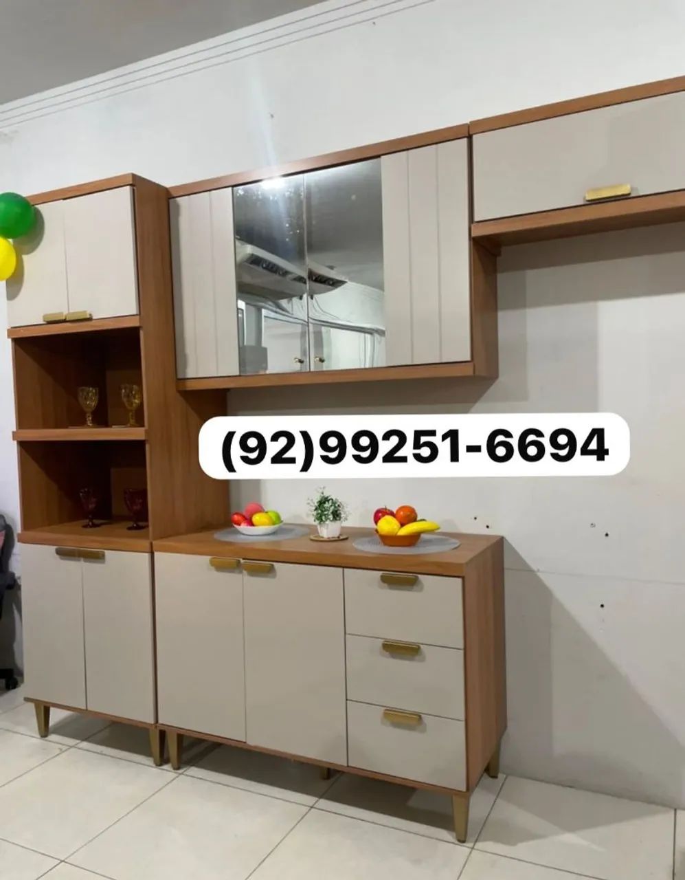 armario de cozinha com vidro