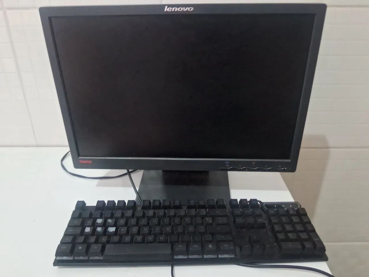 Monitor com teclado 