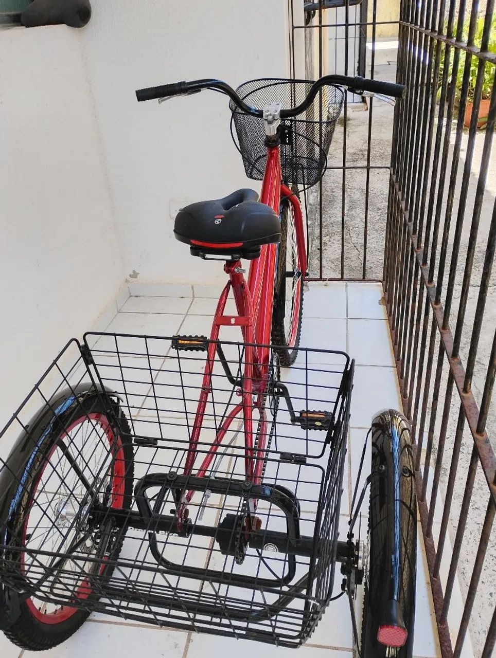 Triciclo na côr preto e vermelho  - Foto 4