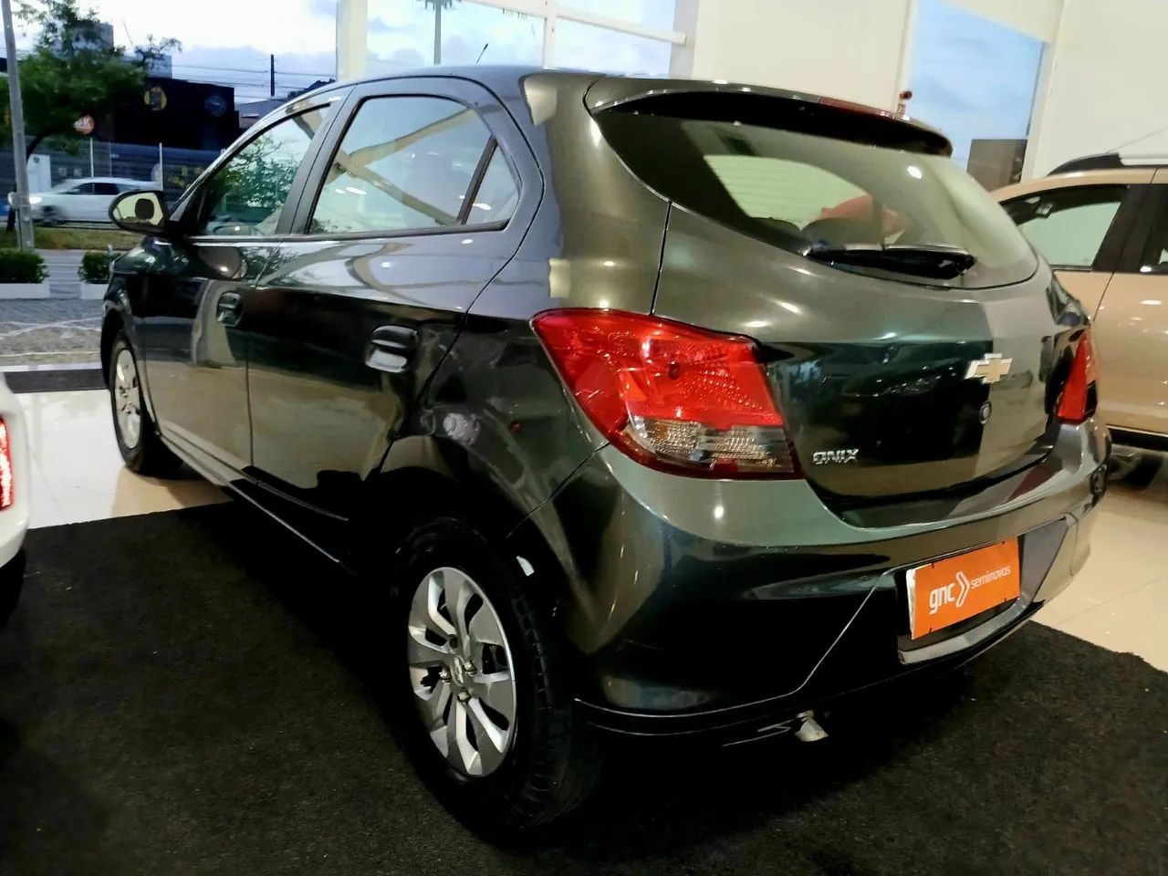 Chevrolet Onix JOY Hatch 1.0 8V Flex Mec. 4P 2019 - Foto 5