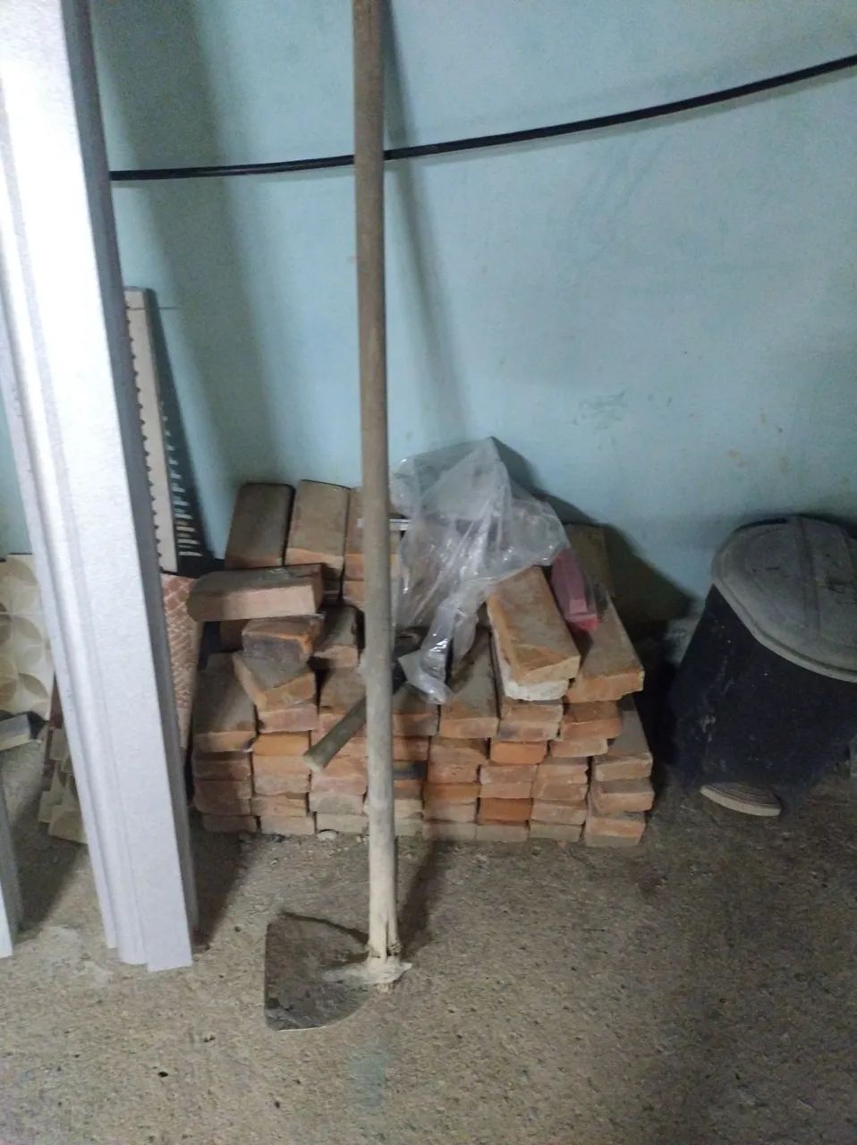 Construction Surplus453011288265205760
