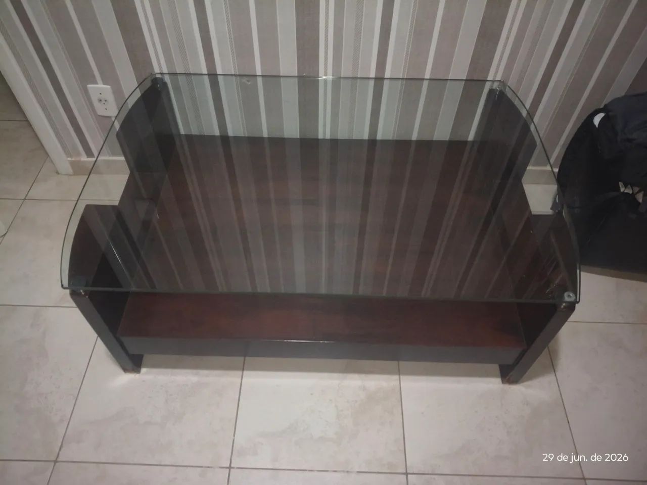 Mesa de centro e apoio de madeira maciça 