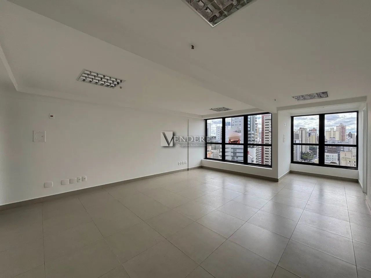 Conjunto de salas comerciais à venda