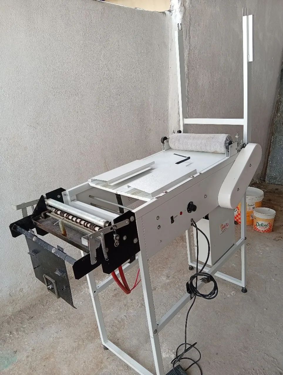 Máquina de fraldas + seladora + insumos 