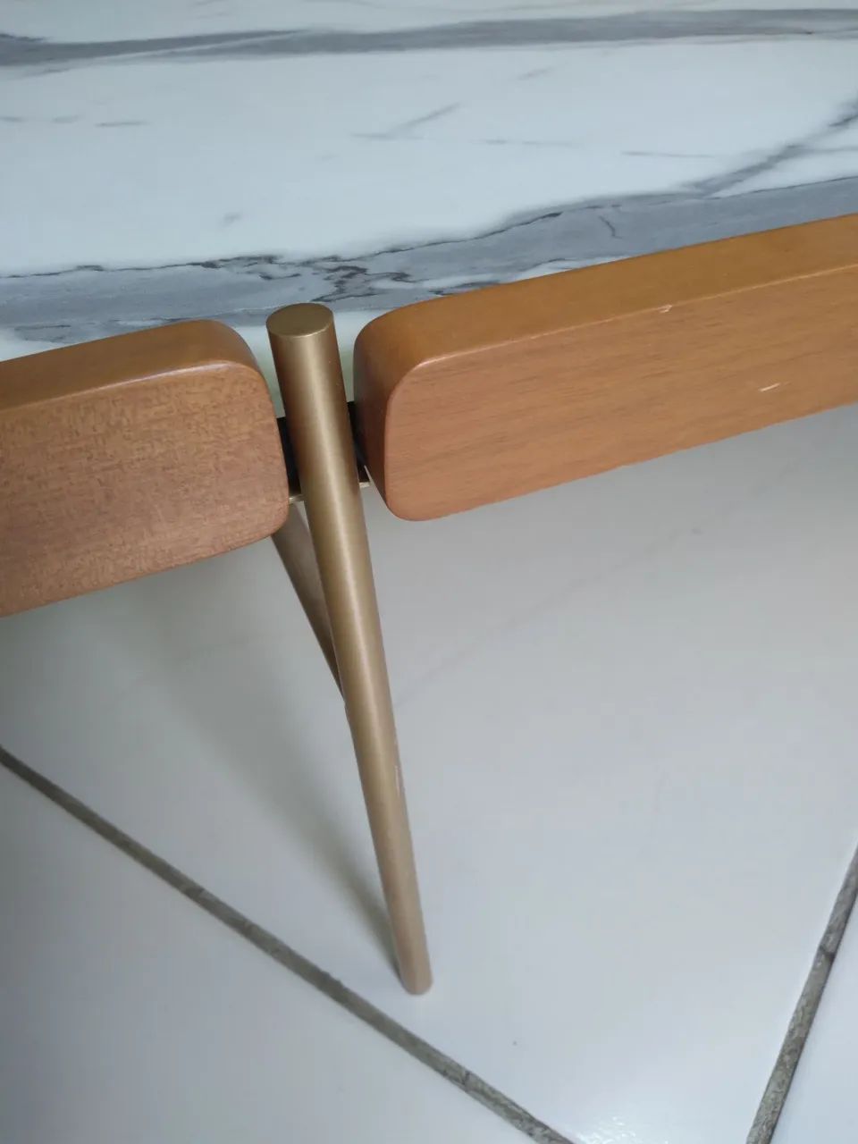 VENDO MESA DE CENTRO ZERADA. MOVEIL SUPER ELEGANTE. - Foto 5