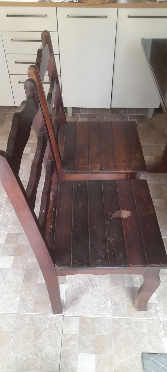 Mesa de madeira maciça Retangular de 6 lugares. - Foto 3