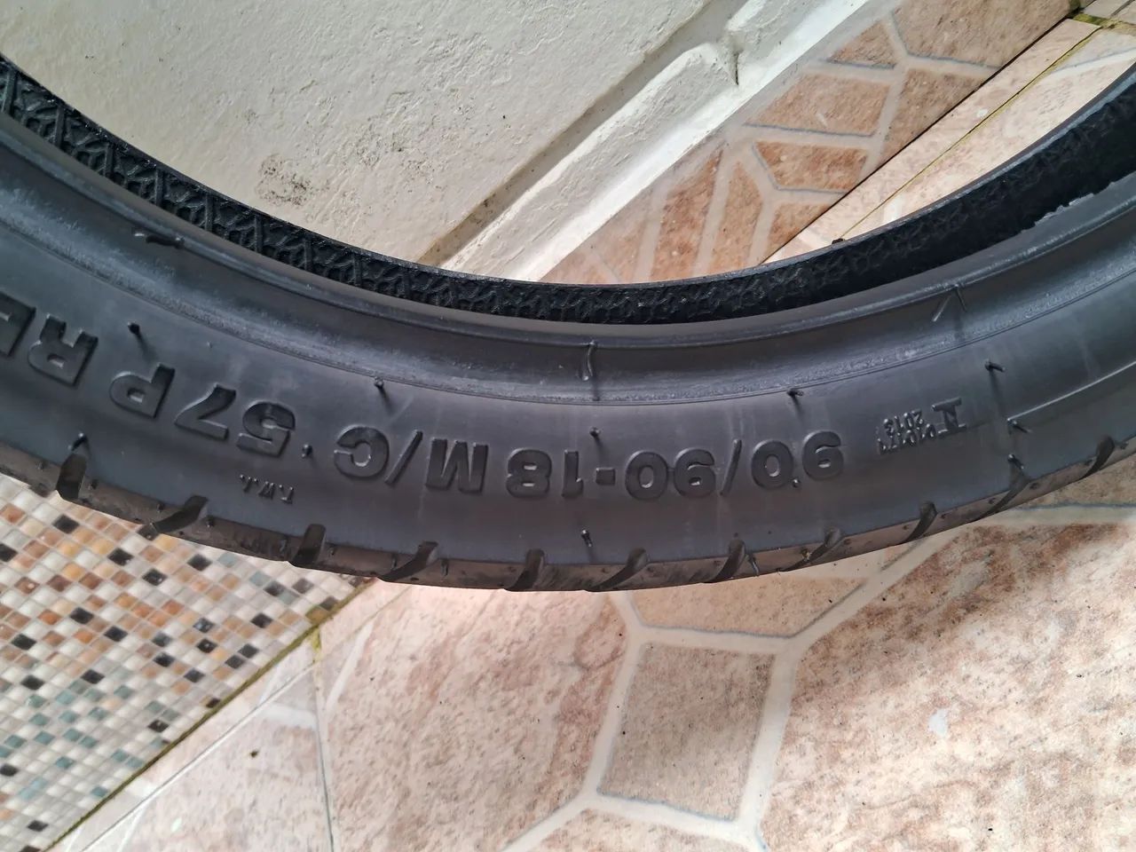 Pneu e retrovisor  - Foto 3