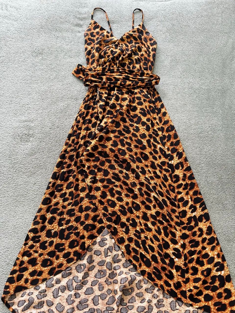 Vestido longo em animal print leve e confortável 