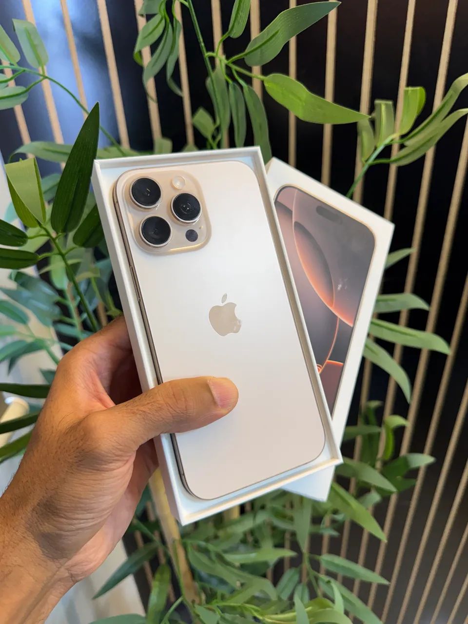 IPHONE 16 PRO MAX - 256GB - NOVÍSSIMO 
