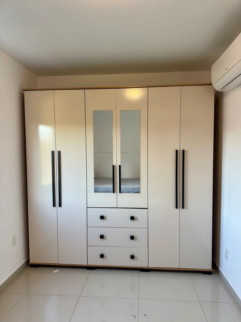 Guarda roupas e cama de casal - Foto 4