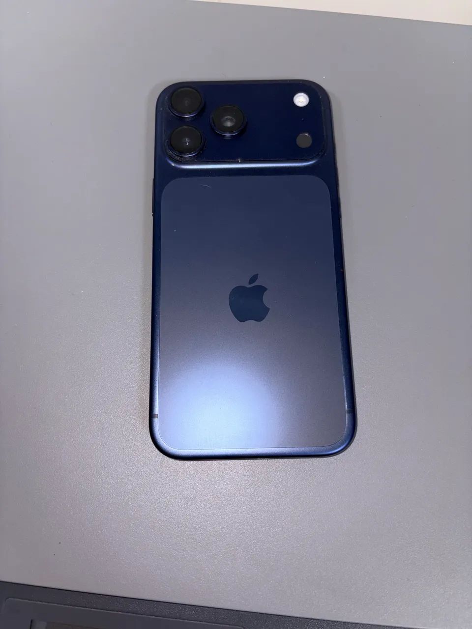 Vendo Iphone 17 Pro Max Azul - Foto 3