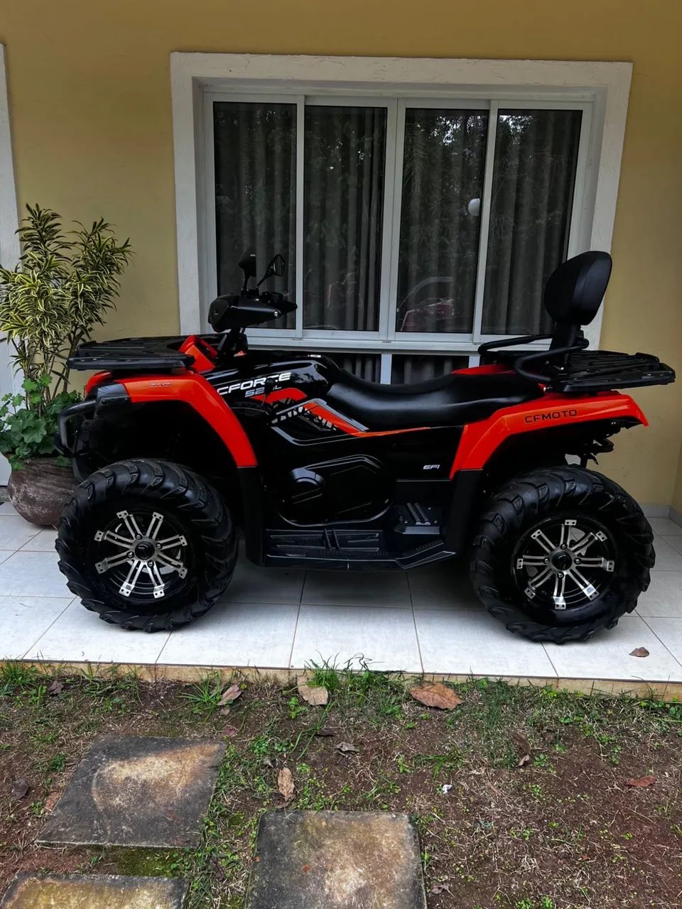 Quadiciclo cforce 520 automatico cf motors