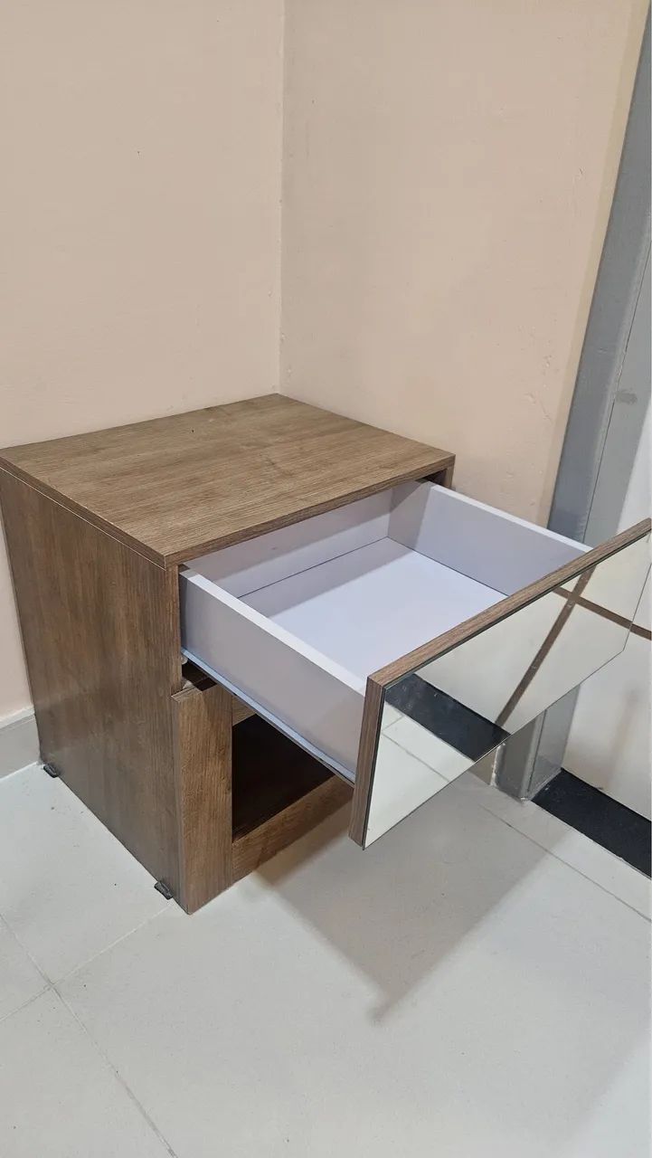 Mesa de Cabeceira com Espelho - Foto 2