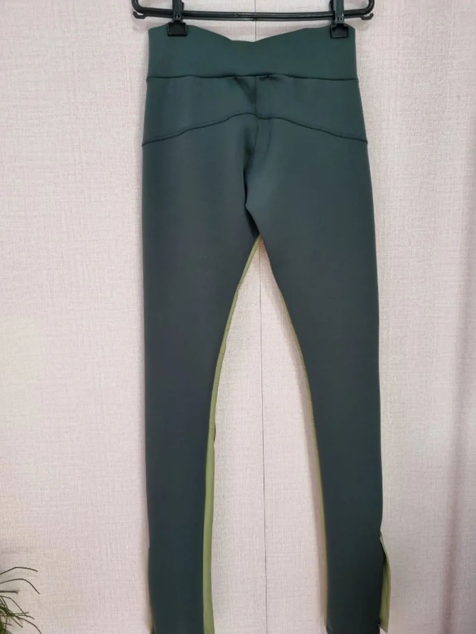 CALÇA DE COURO VERDE ANDREIA BOGOSIAN  - Foto 4