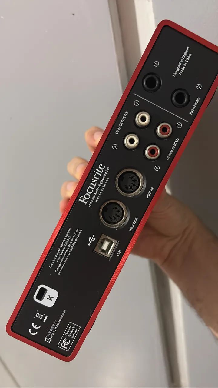 Scarlet 2i4 2 Gen- Interface de audio  - Foto 2