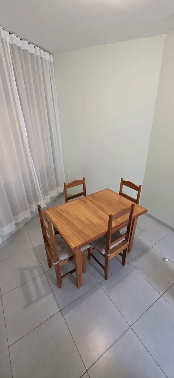 Mesa de jantar 4 cadeiras - madeira maciça - Foto 5