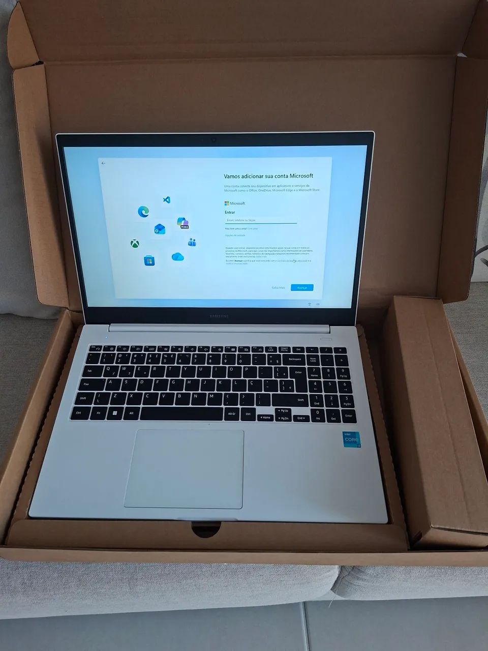 NOTEBOOK SAMSUNG 15.6",Ci3,4G,256G SSD,WIN11 - Foto 2