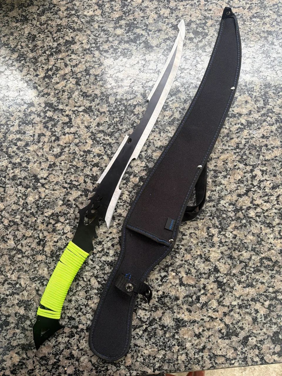 Faca artesanal para churrasco e podas
