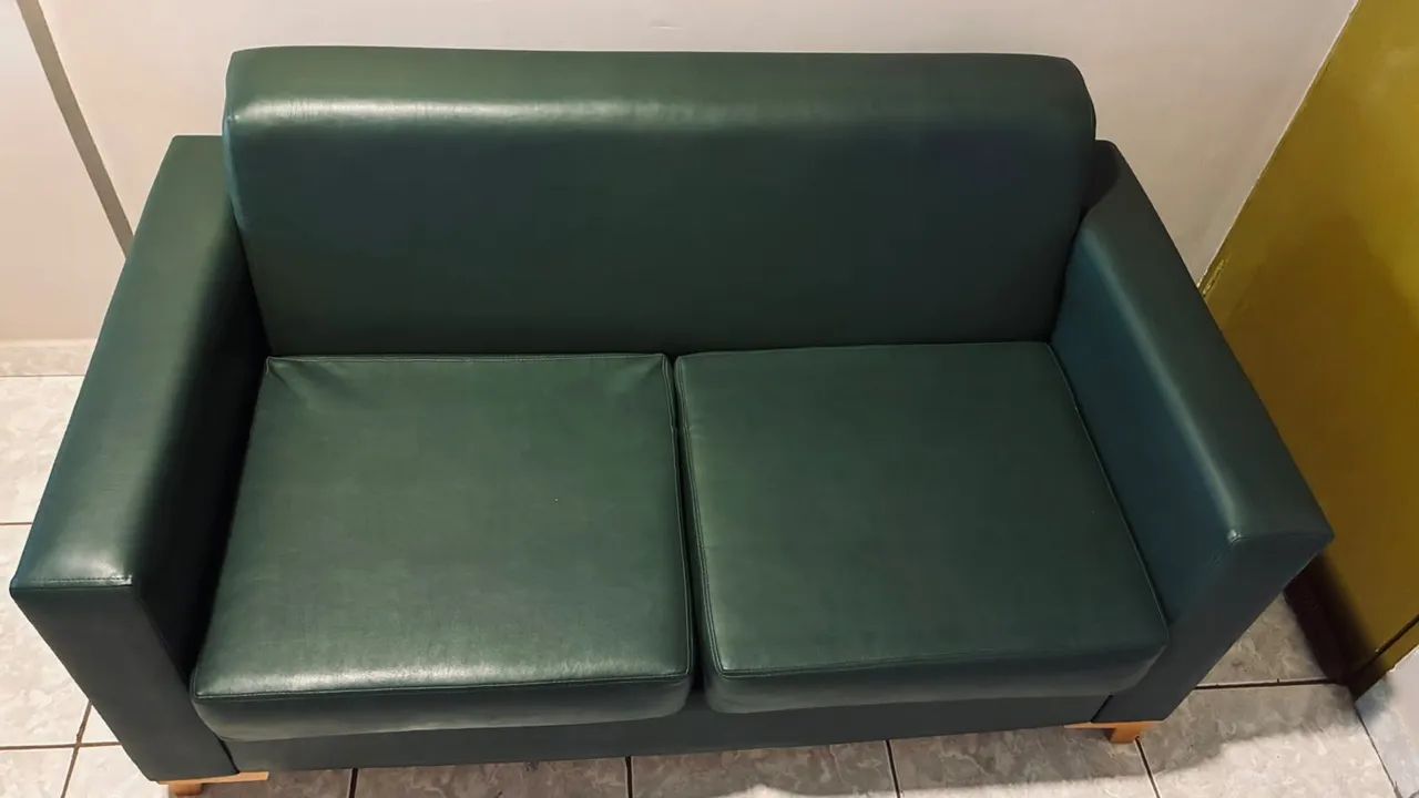 Vendo sofá verde militar em ótimo estado! - Foto 3