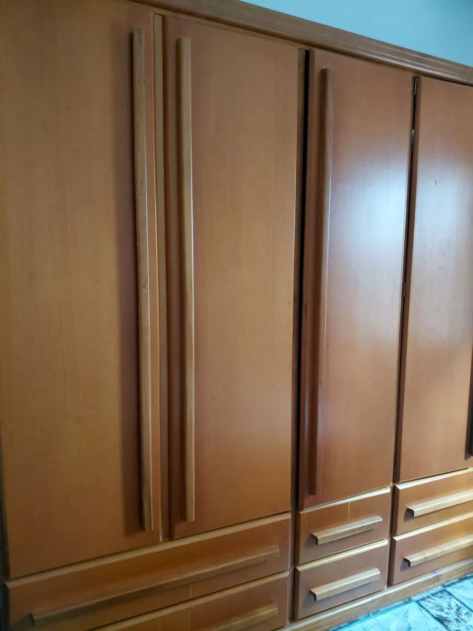 Guarda roupa com 6 portas com madeira maciça  - Foto 2