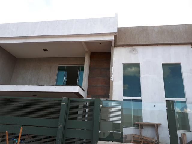 Casa nova pé direito duplo condomínio fechado alto padrão piscina lazer - Foto 3