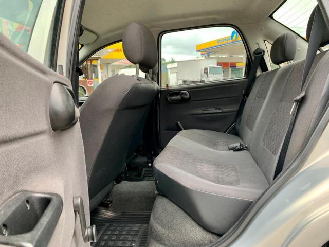Corsa Sedan 1.0 - 2005 - Foto 11