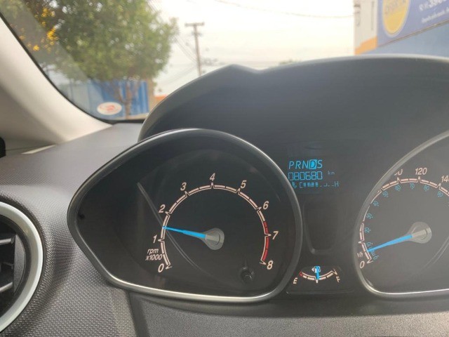 FORD FIESTA 1.6 TITANIUM COMPLETO AUTOMATICO 2015/2016