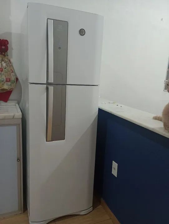 Geladeira Eletrolux Branca em ótimo estado