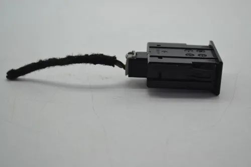 Botão Entrada Usb Duplo Maserati Levante 2017 Original  - Foto 3