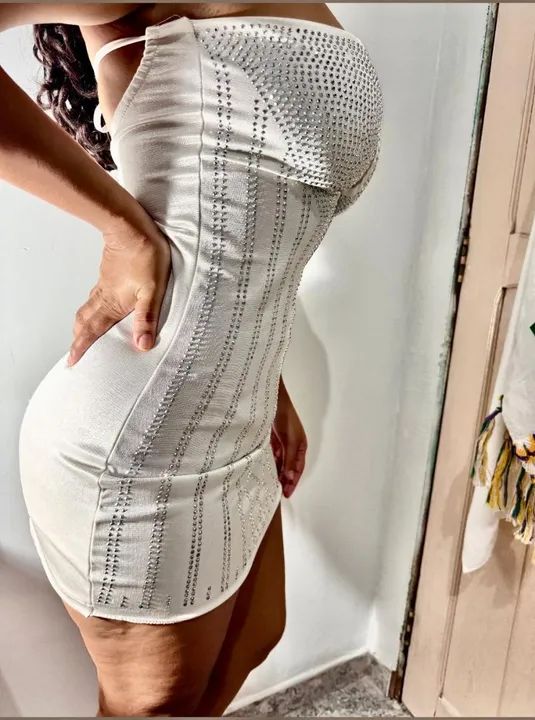 Vestido branco com pedrarias - tamanho M - Foto 2