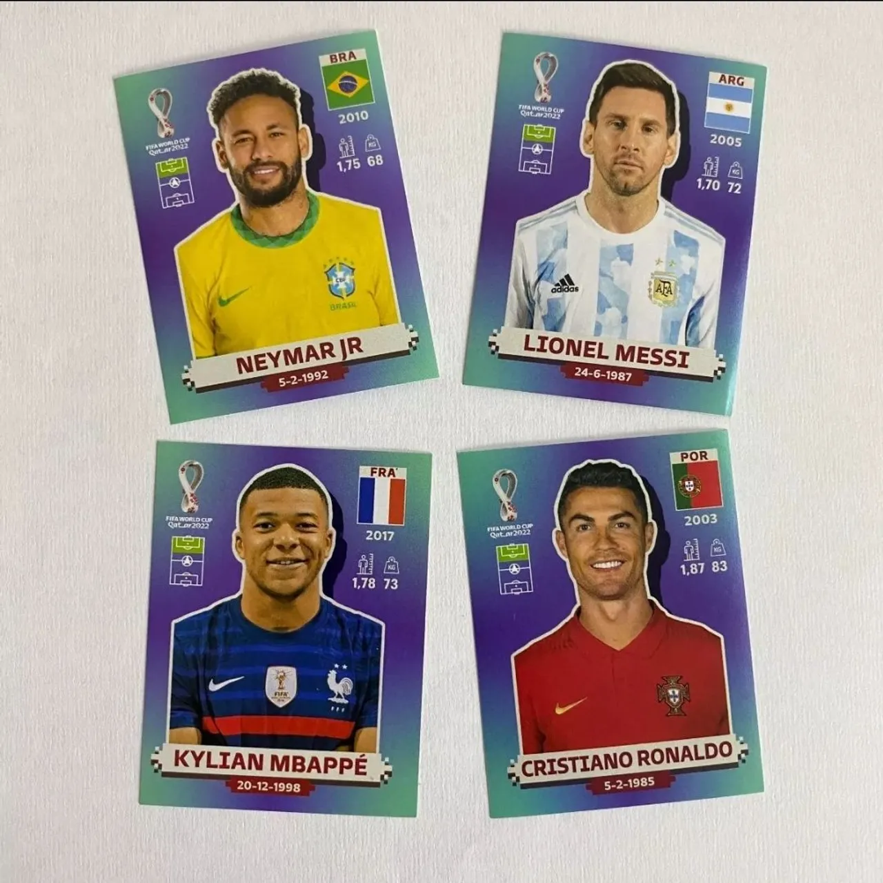 Kit com as figurinhas do Messi, Cristiano Ronaldo, Neymar e Mbappé - Copa do Mundo de 2022