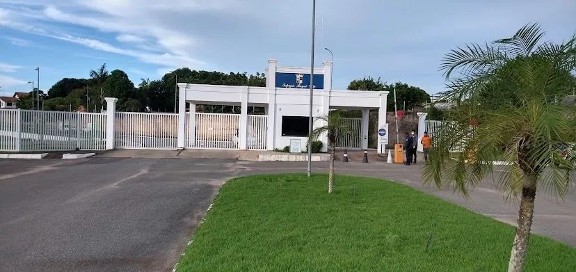 Vende-se lote em condomínio 