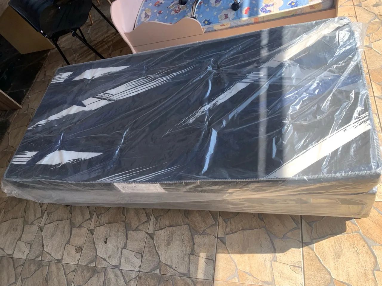 CONJUNTO BOX SOLTEIRO D20 NOVO R$ 500,00 - Foto 2