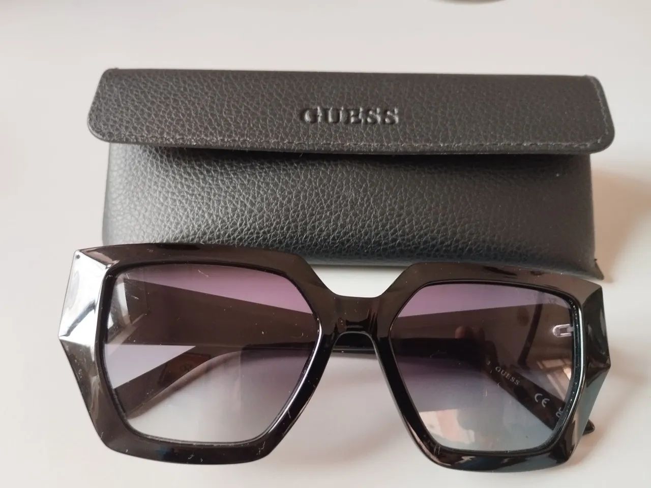 Óculos de Sol Guess Feminino - excelente estado 