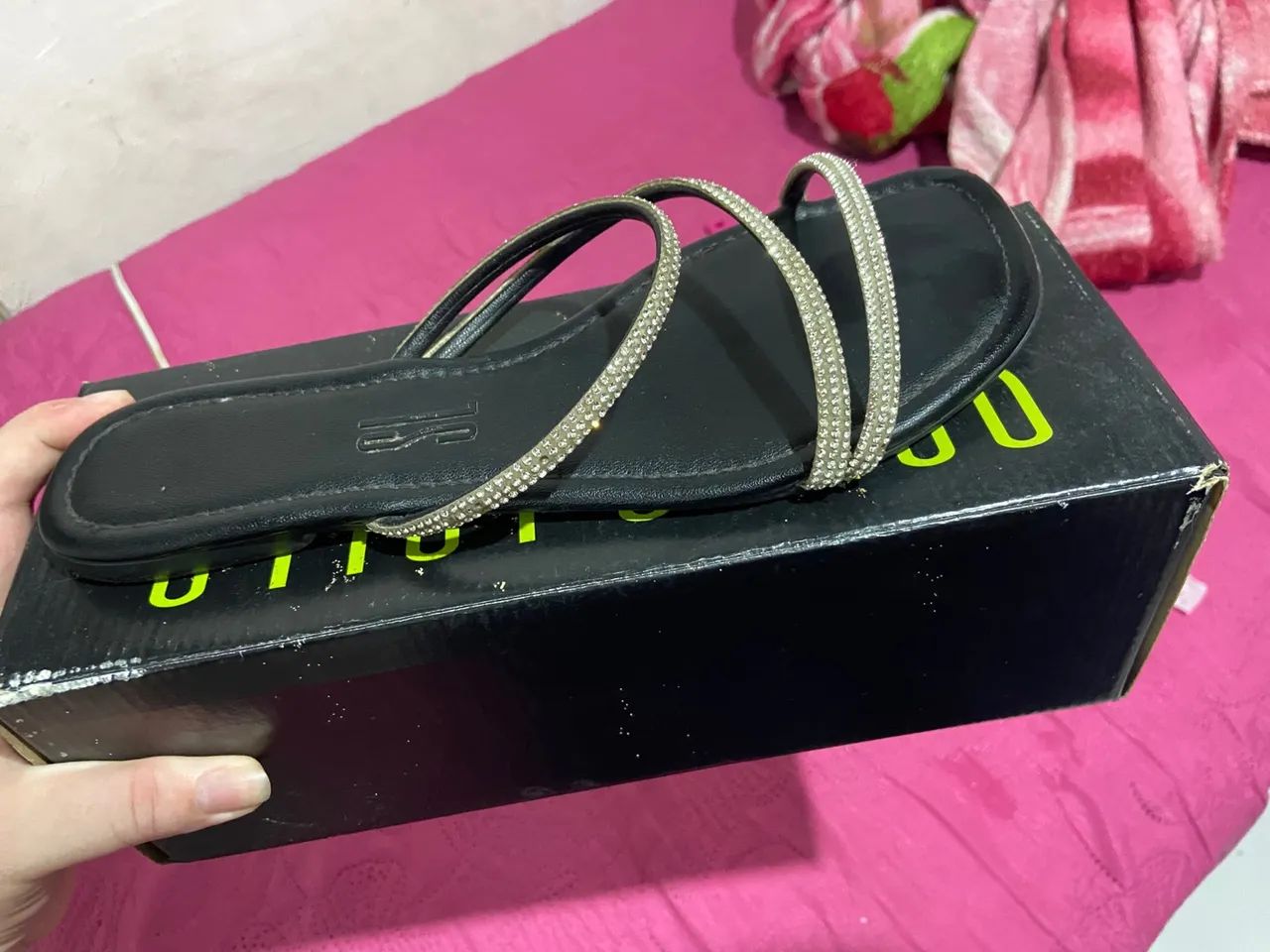 Sandália feminina com strass