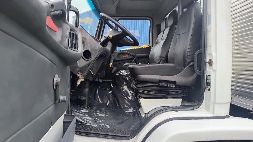 MB 1719 BAU OFICINA COMPLETA 2013 - Foto 10