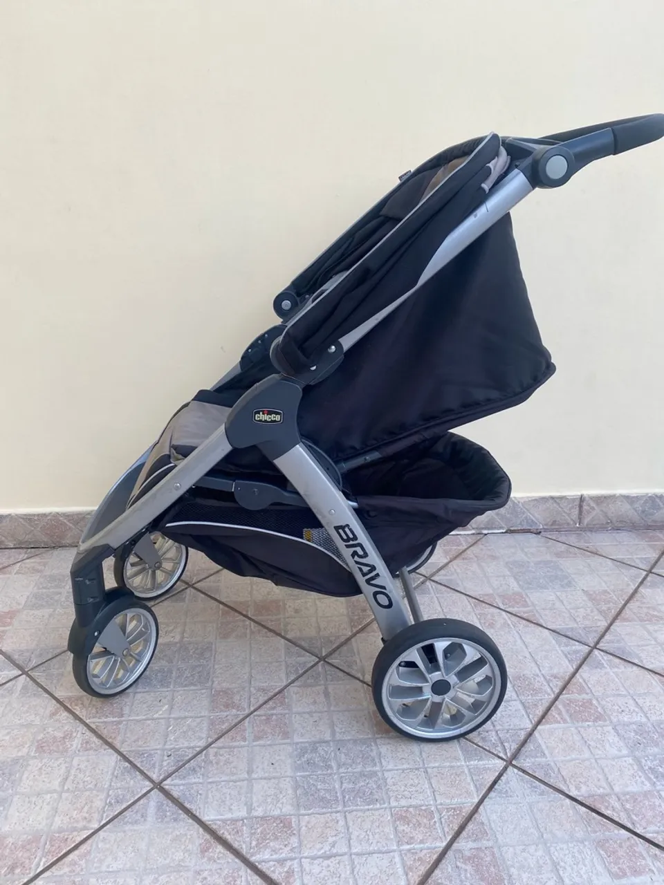 Carrinho de Bebê Chicco Bravo