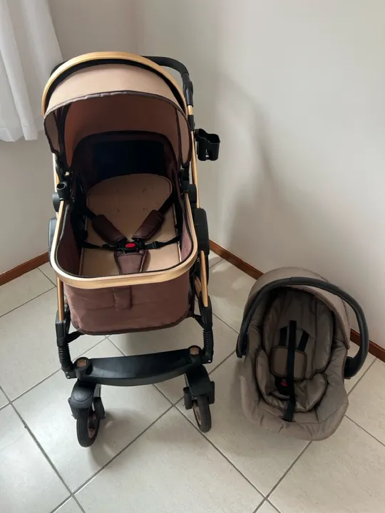 Carrinho de Bebê MARAVILHOSO E IMPECÁVEL com bebê conforto