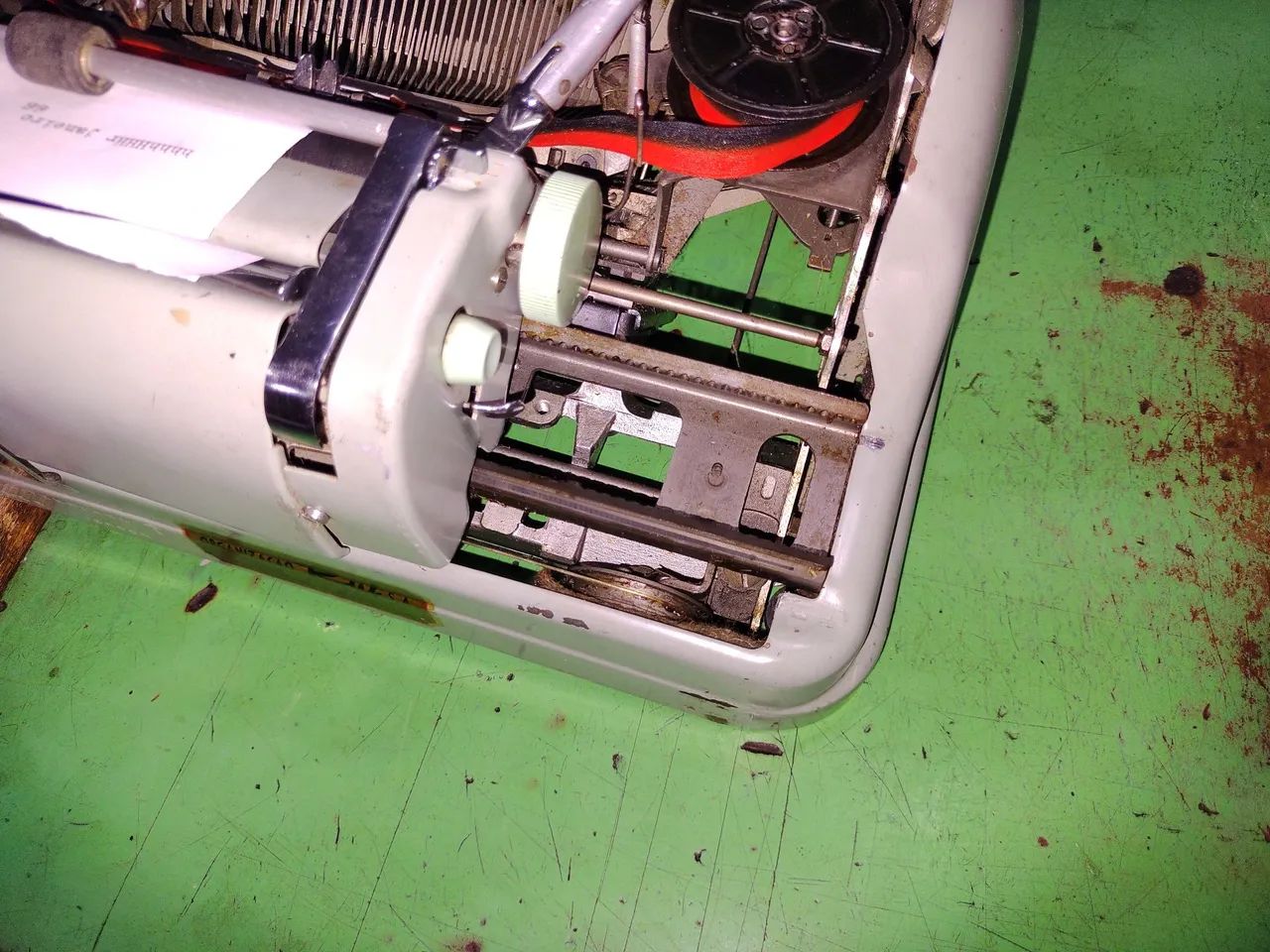 Máquina de Escrever Hermes, operacional, faltando tampas 64286009083905122