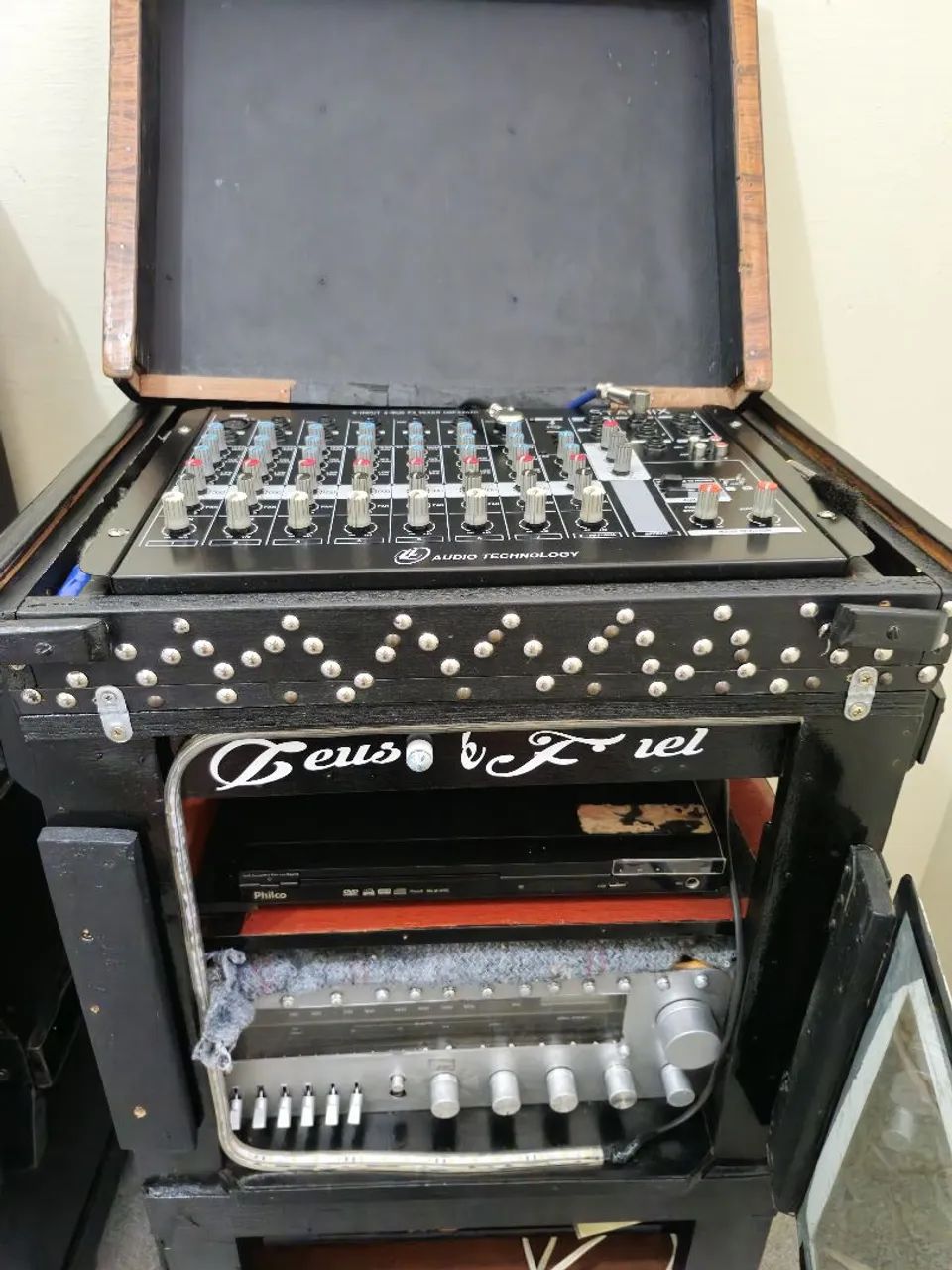 Vende_ se Som e mesa de som completa 