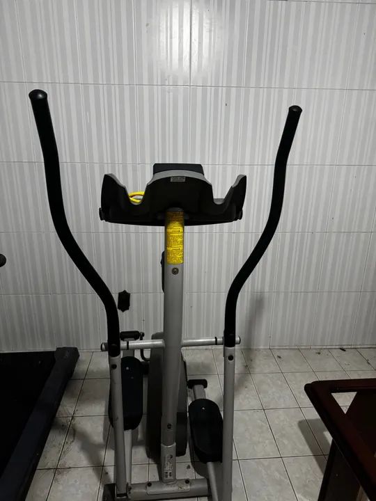 Elíptico advanced 330E  marca Atlhetic64310165477634121