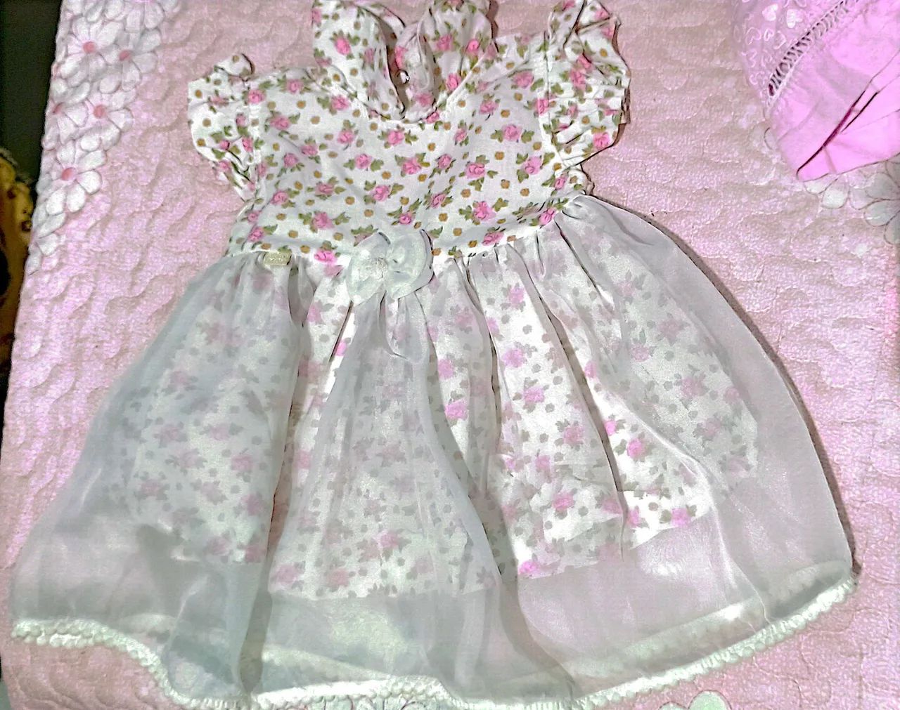 Vestido lindo, e toquinhas