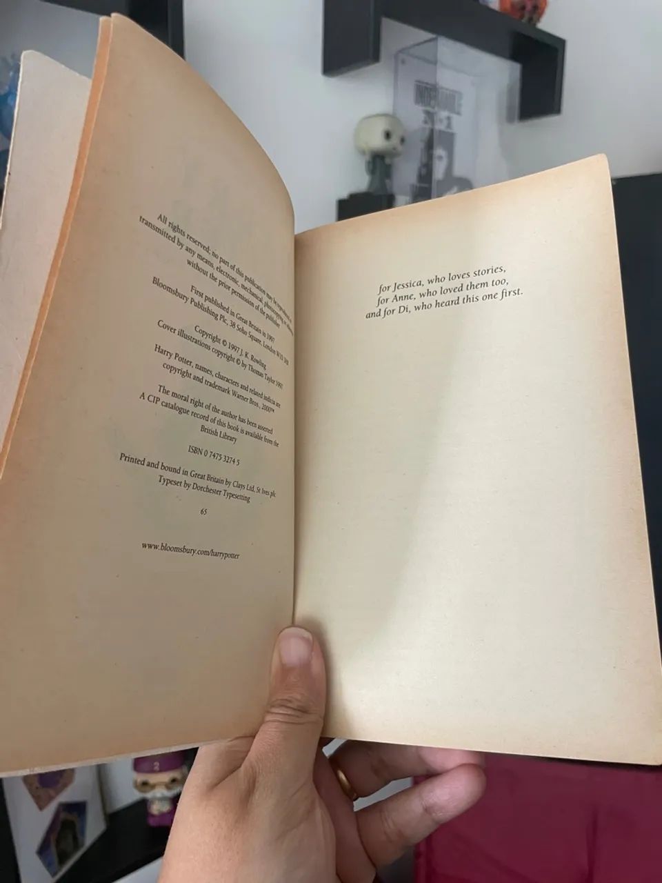 Harry Potter e a Pedra Filosofal - Primeira Edição em inglês  - Foto 3