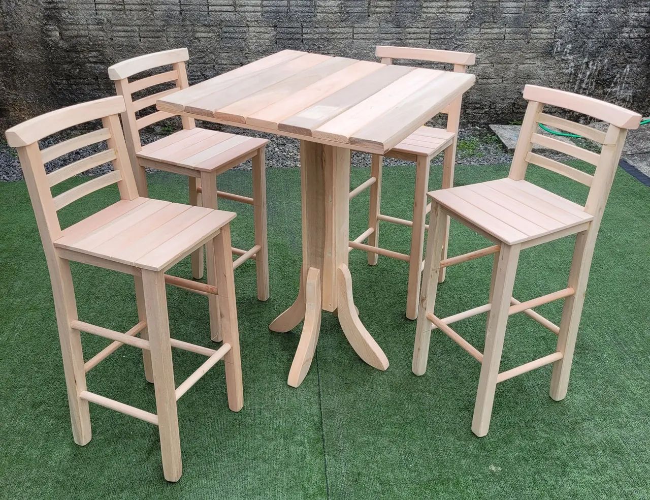 Conjunto Mesa Quadrada com 4 Banquetas de Madeira - Foto 2